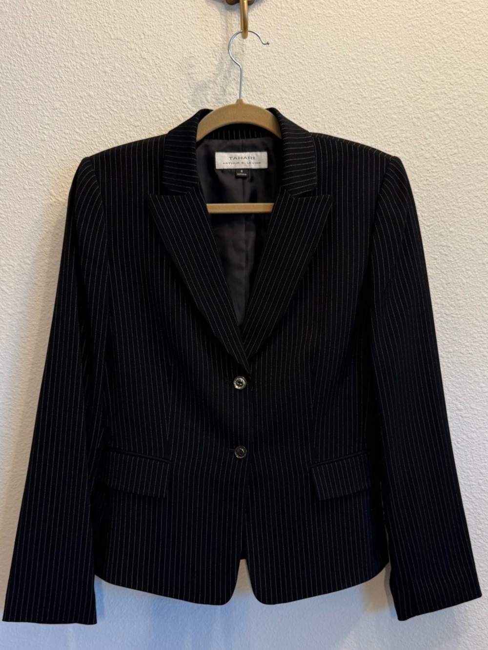 Tahari Black Pinstripe Women's Blazer | Size 6